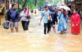 बिहार में 18 लाख लाेग बाढ़ की चपेट में